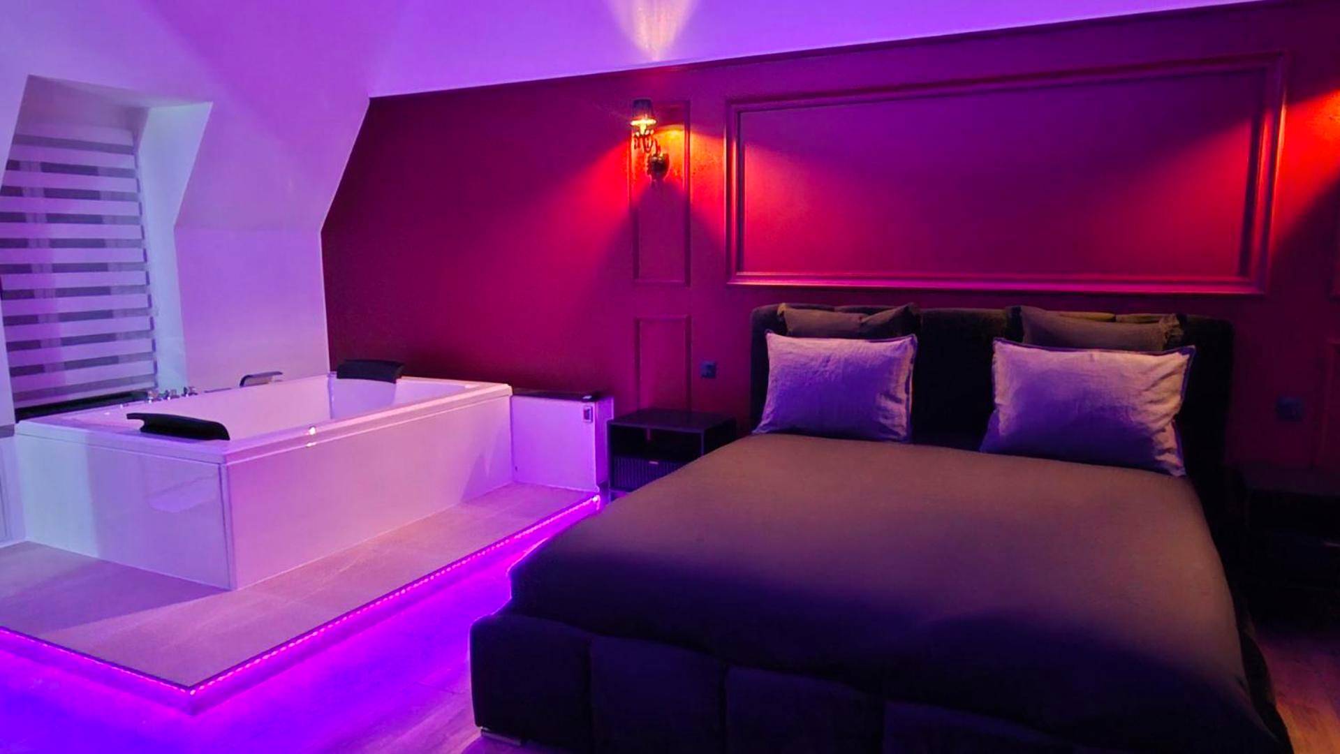 Photo du logement - La suite Baroque jacuzzi au cœur du château de Boissettes