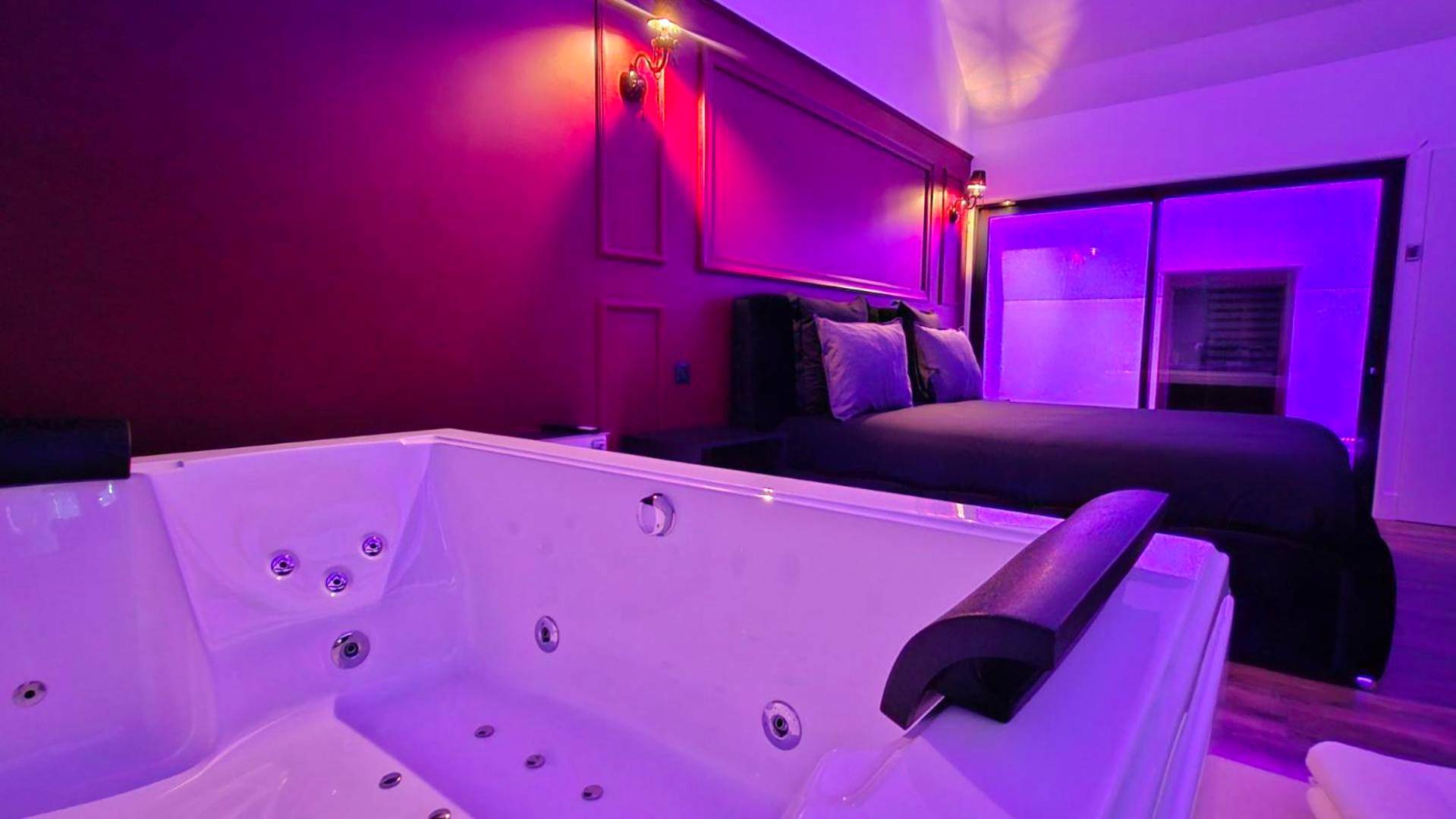 Photo du logement - La suite Baroque jacuzzi au cœur du château de Boissettes - Melun