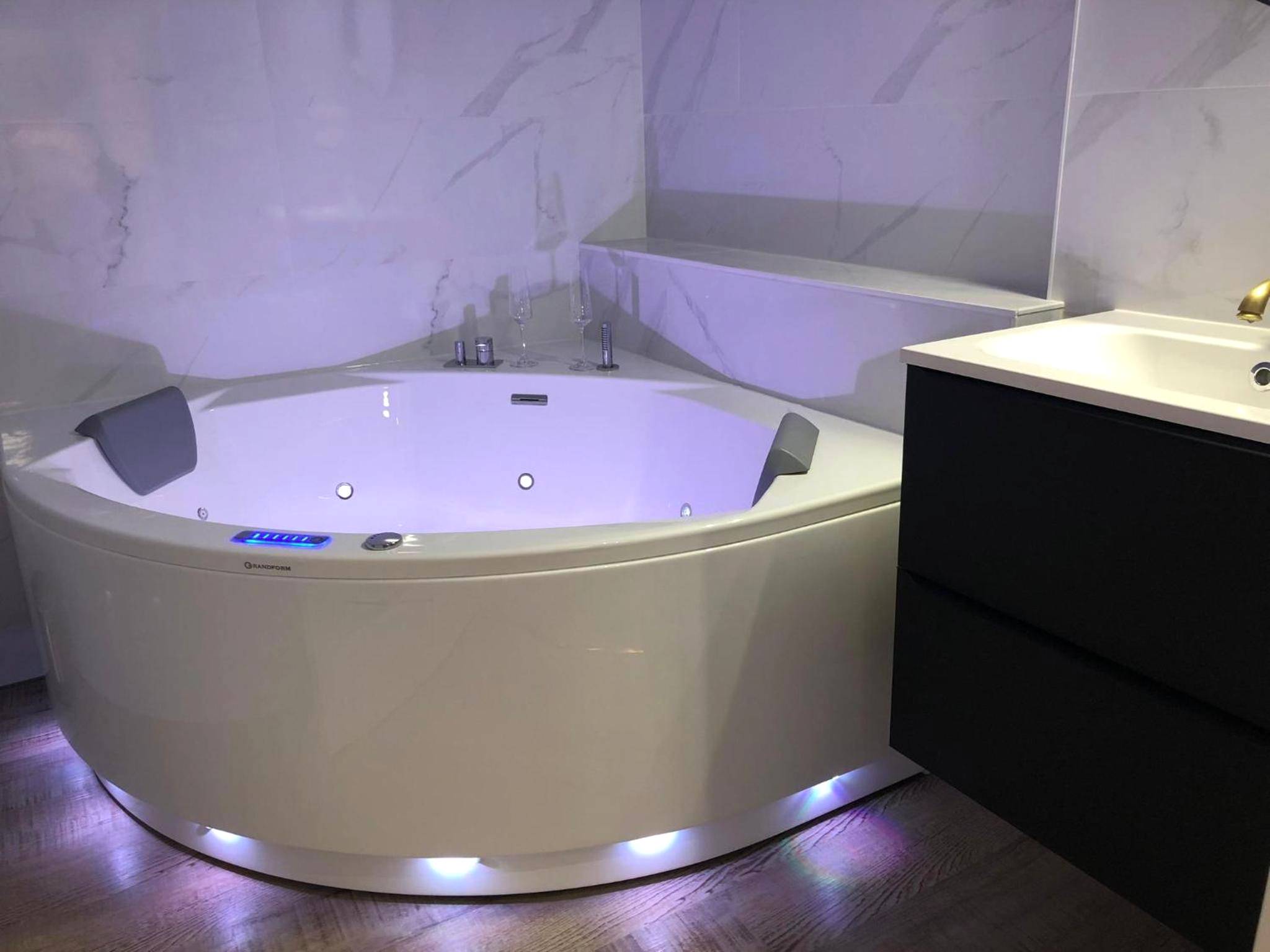 Vue du logement - Suite Bubbles Spa - Luxe - Centre Ville - calme - wifi