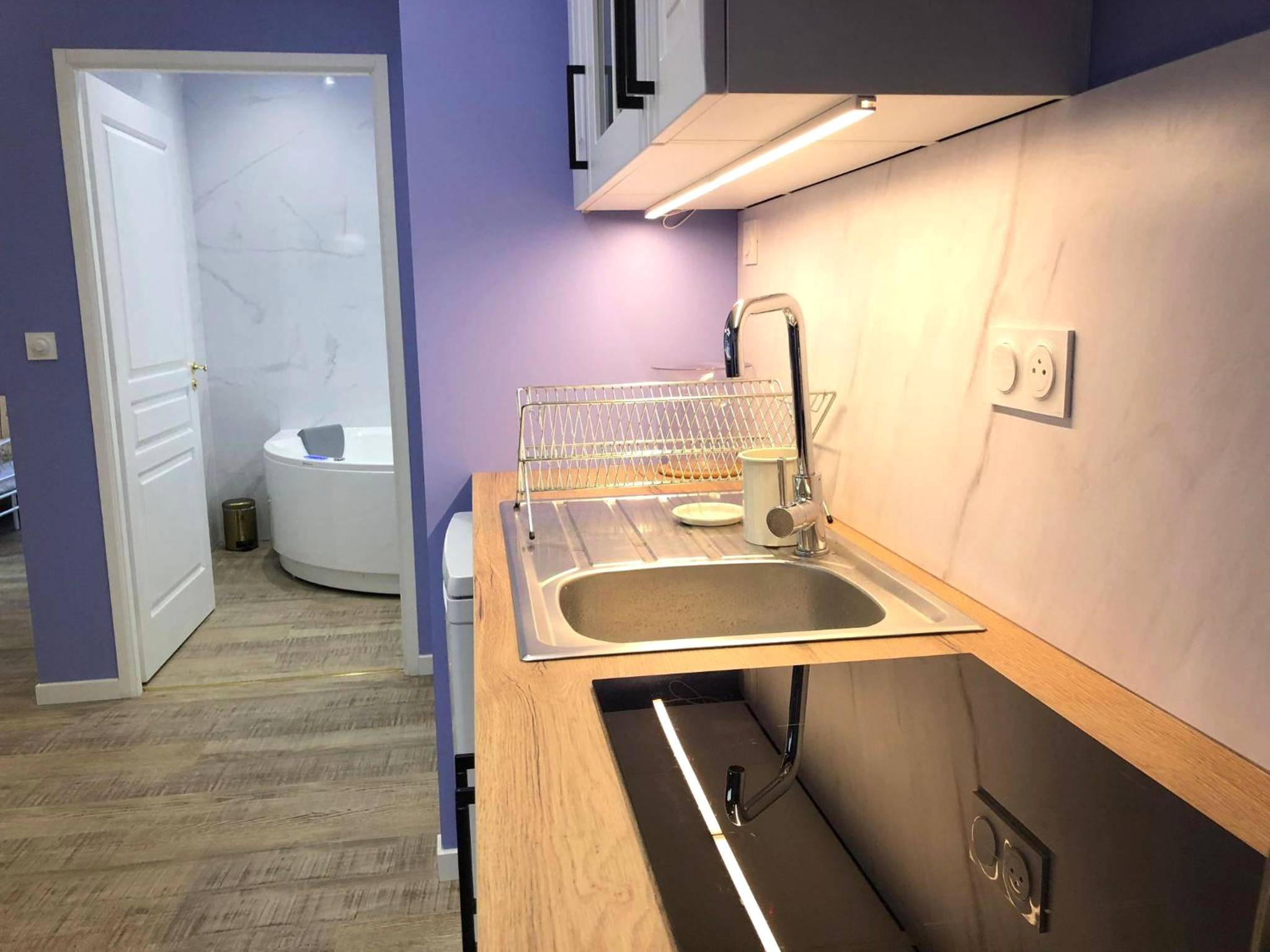 Photo du logement - Suite Bubbles Spa - Luxe - Centre Ville - calme - wifi