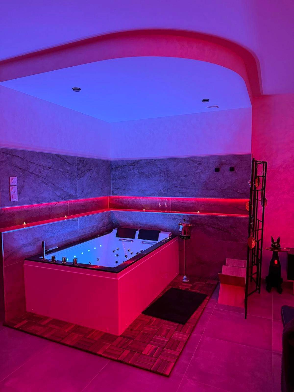 Vue principale - Love Room Bias - Suite Camélia Luxury & Love