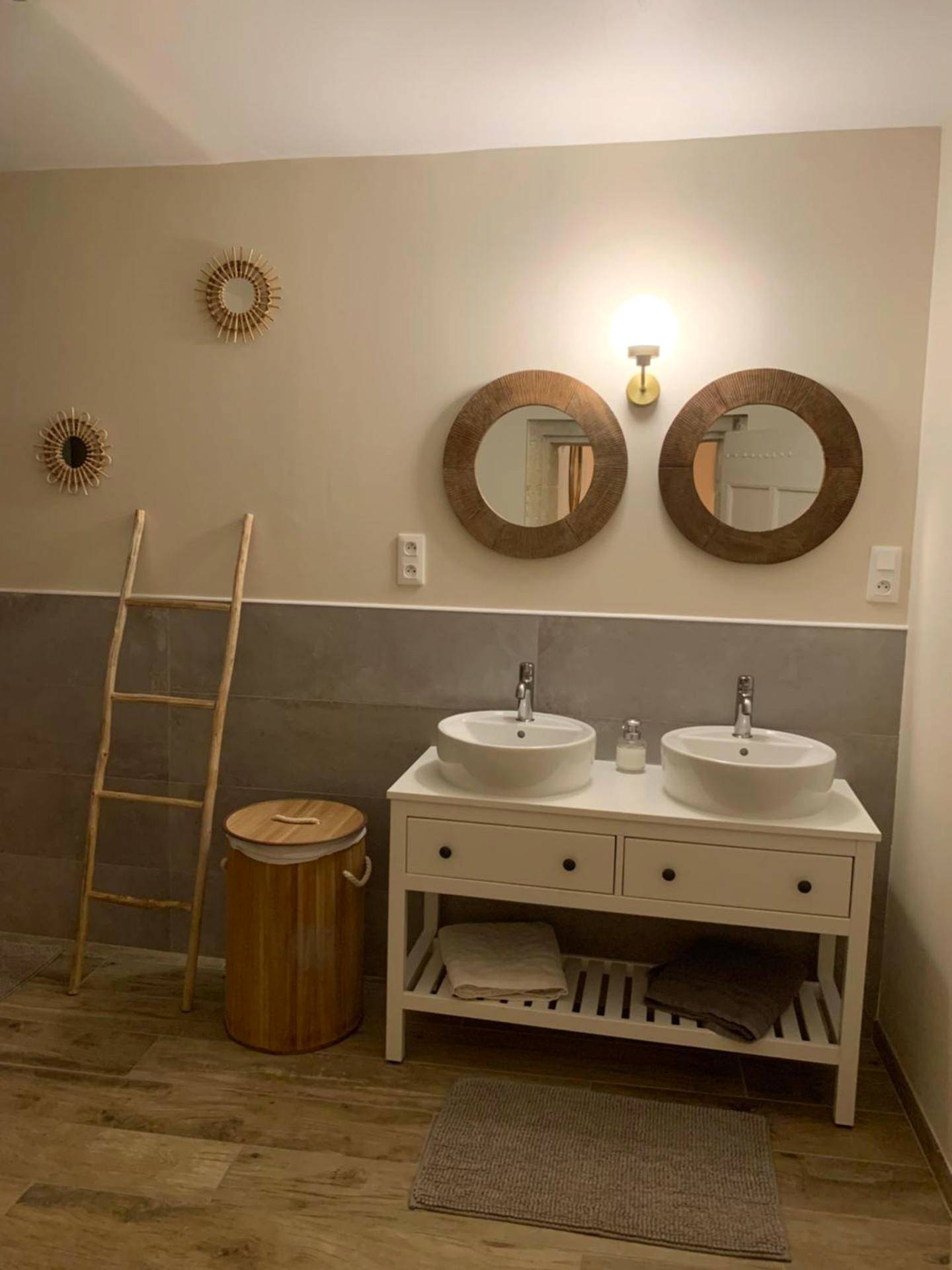 Photo du logement - Suite de caractère avec Jacuzzi - Milhaud