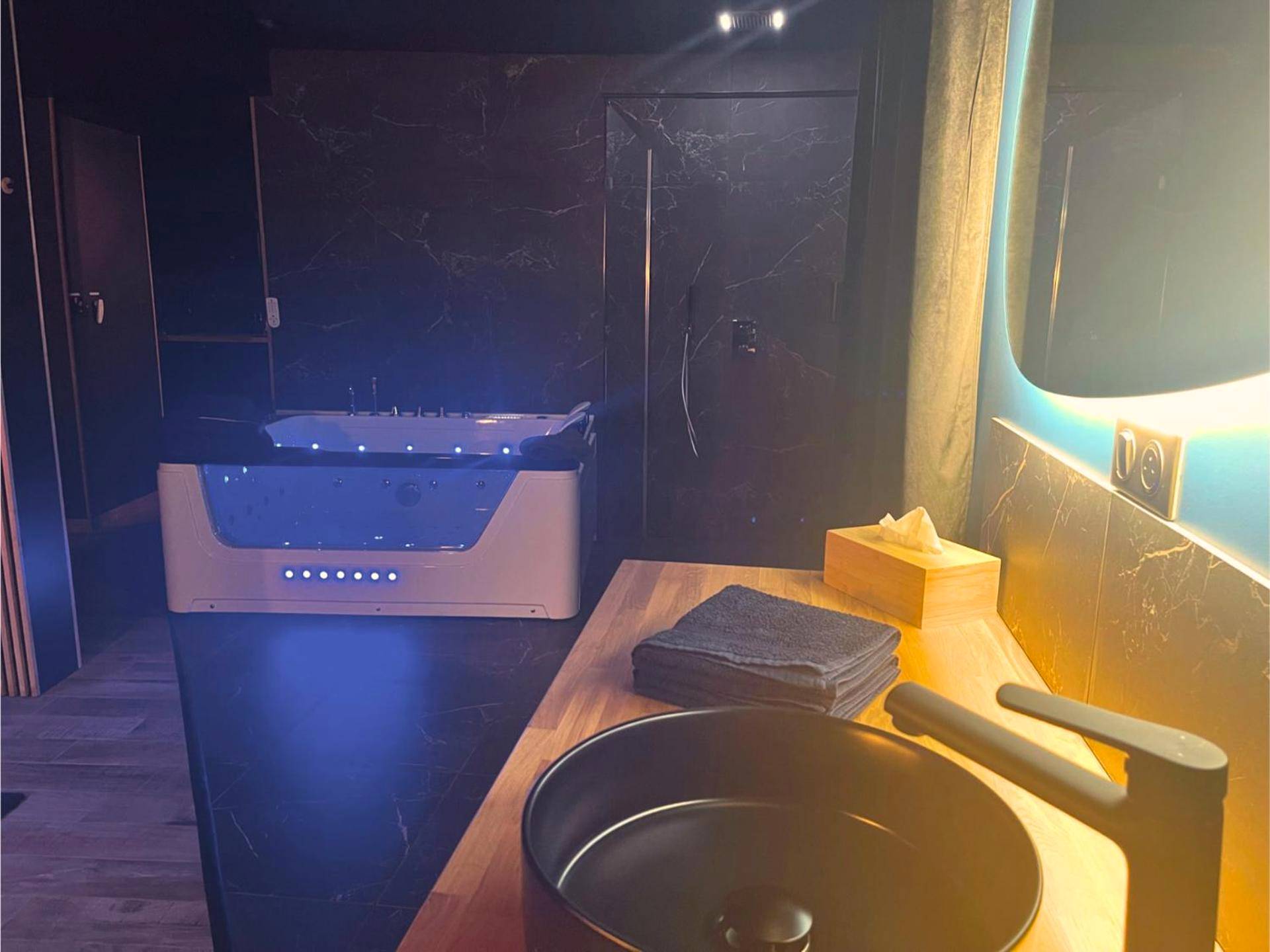 Photo du logement - Suite Casanova avec SPA & Escape Love Game - Doux Bleu Jeux