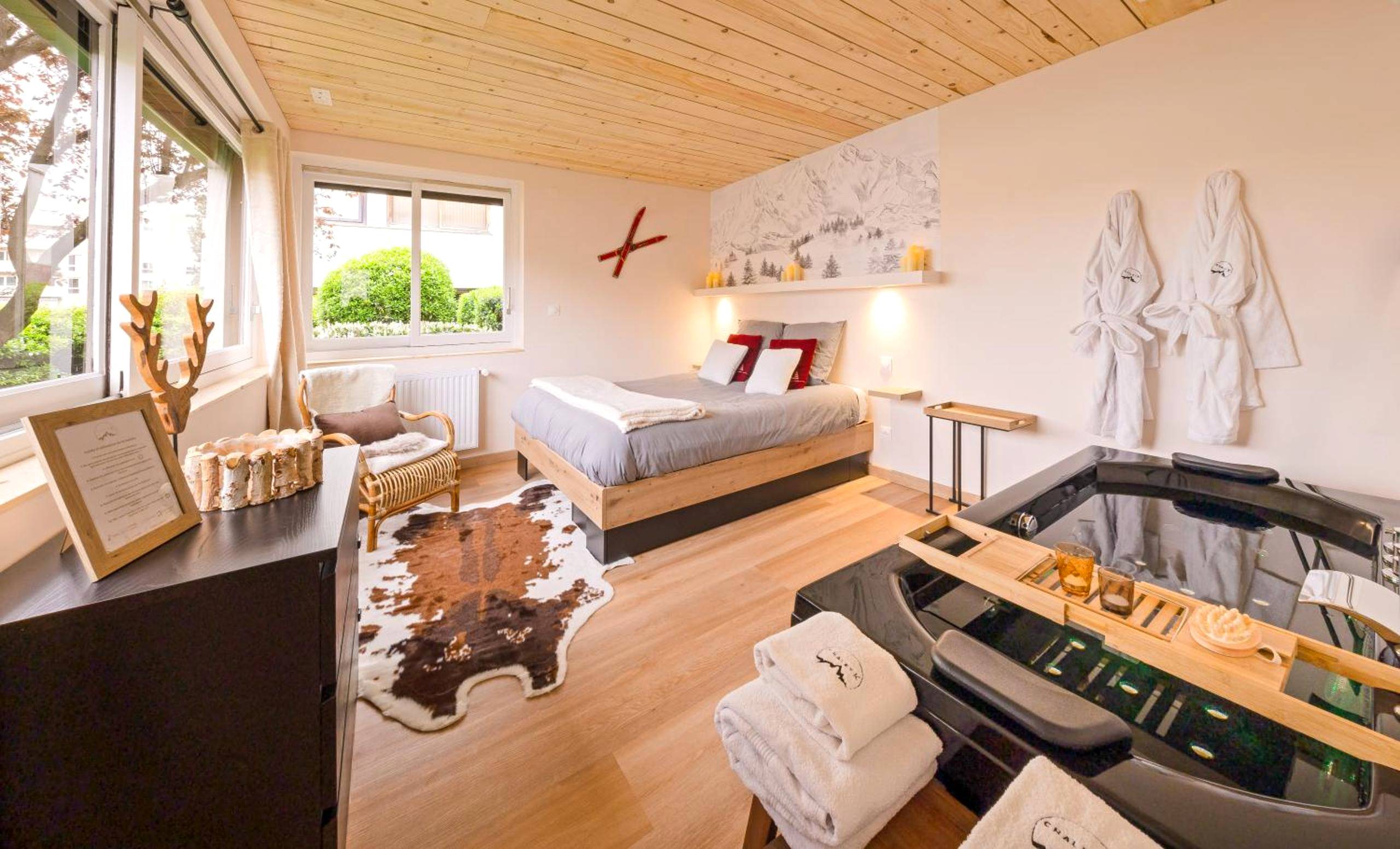 Suite avec jacuzzi privatif et peignoirs - Nid chaleureux Saint - Suite Chalet K - Hyper Centre - Gare