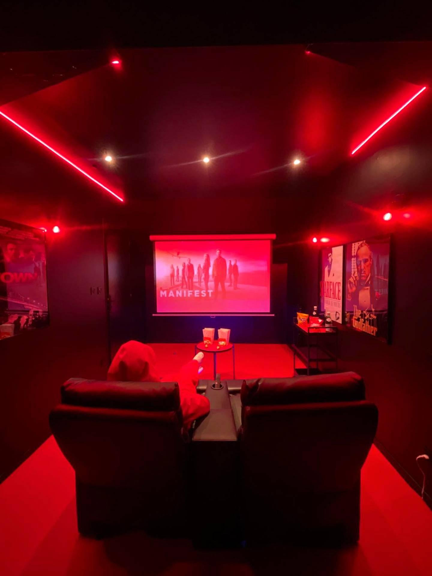 Vue principale - Love Room Melun - Suite cinéma et jacuzzi privé