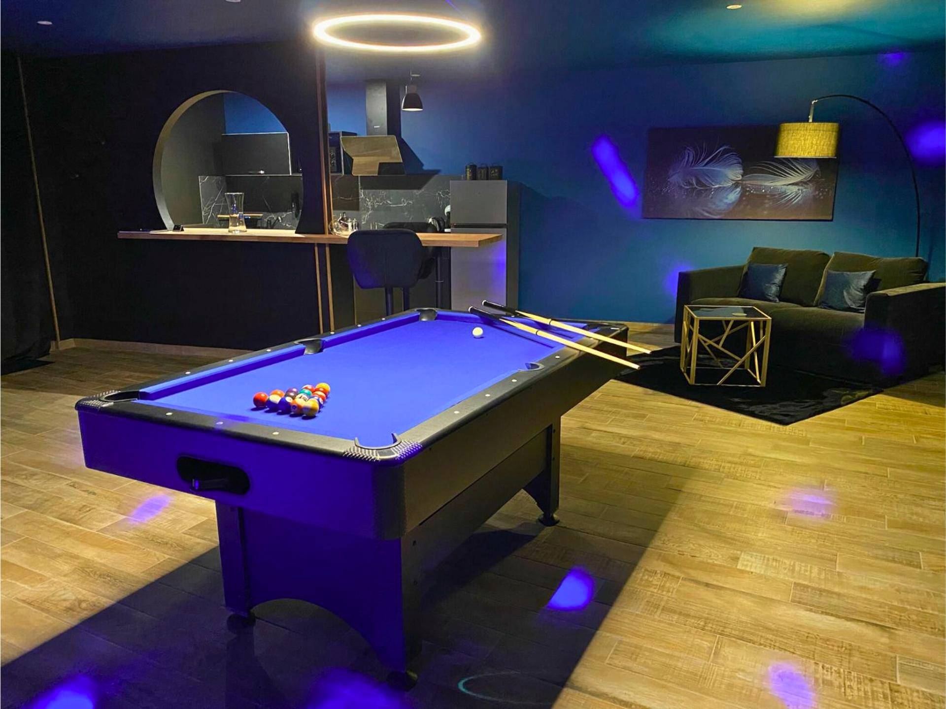 Photo du logement - Suite Cléopâtre avec balnéo & billard - Doux Bleu Jeux - Niort