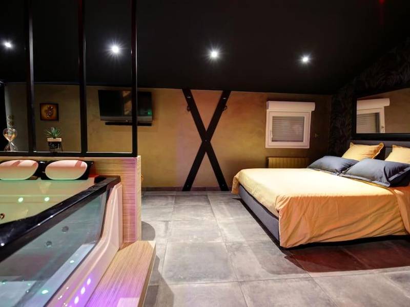 Vue du logement - Love Room Saint - Genest - Lerpt - Suite romantique avec ambiance cocooning