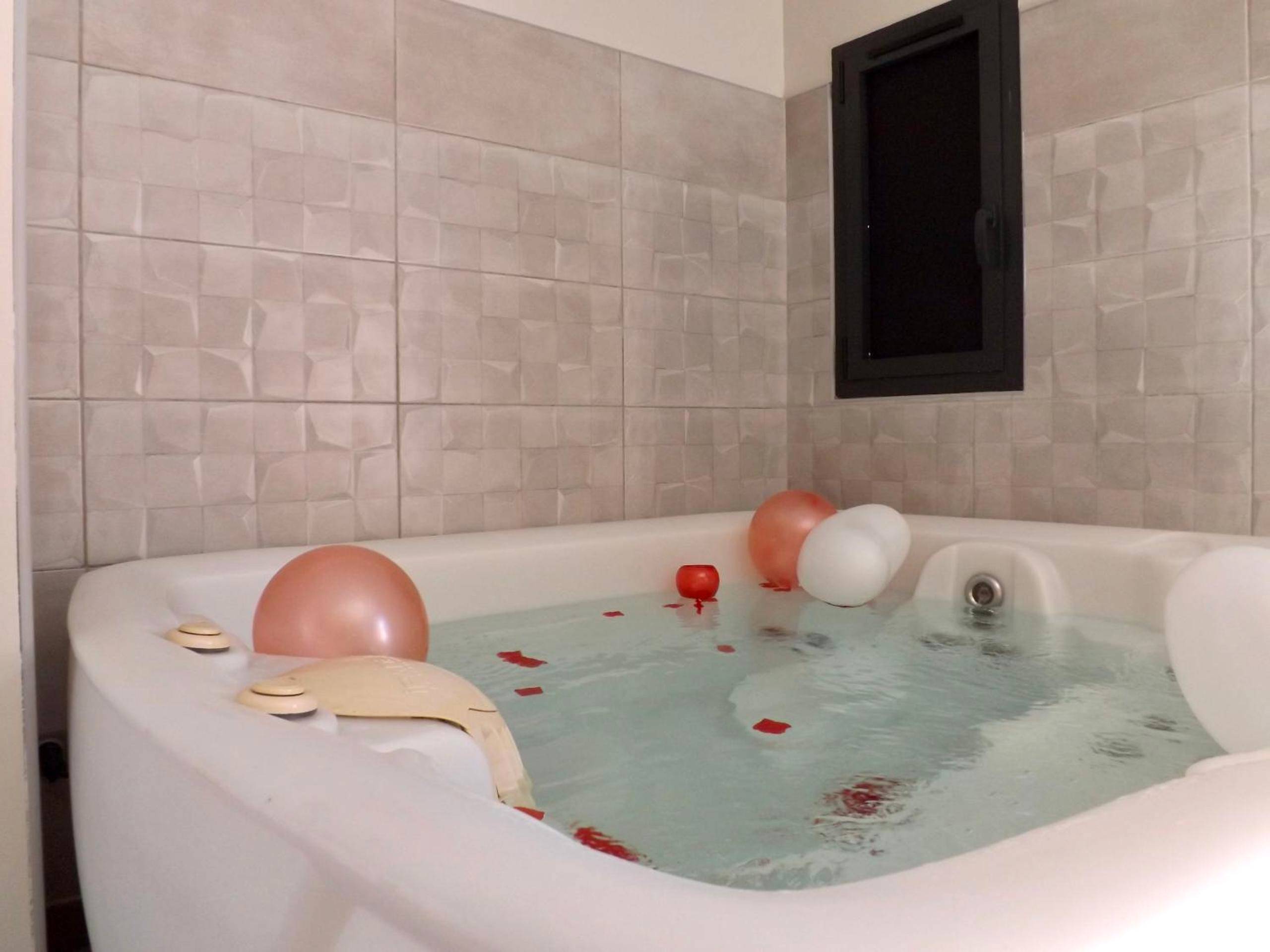 Photo du logement - La Suite Côté Pool - House Piscine, Sauna & Jacuzzi privatifs