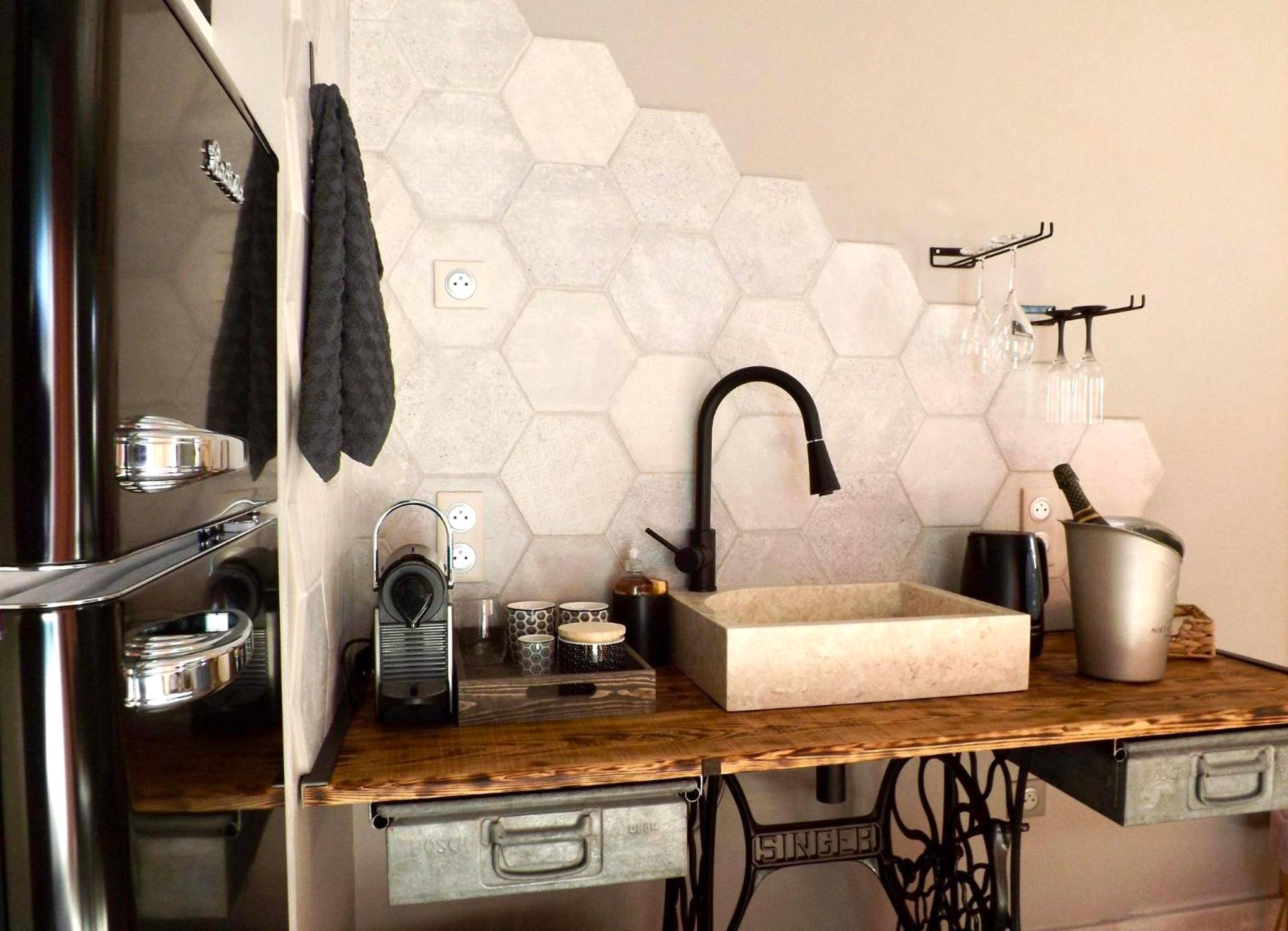 Photo du logement - La Suite Côté Pool - House Piscine, Sauna & Jacuzzi privatifs - Istres