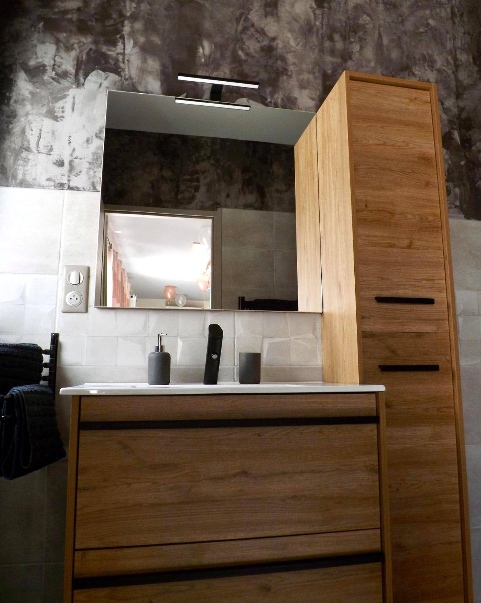 Photo du logement - La Suite Côté Pool - House Piscine, Sauna & Jacuzzi privatifs - Istres