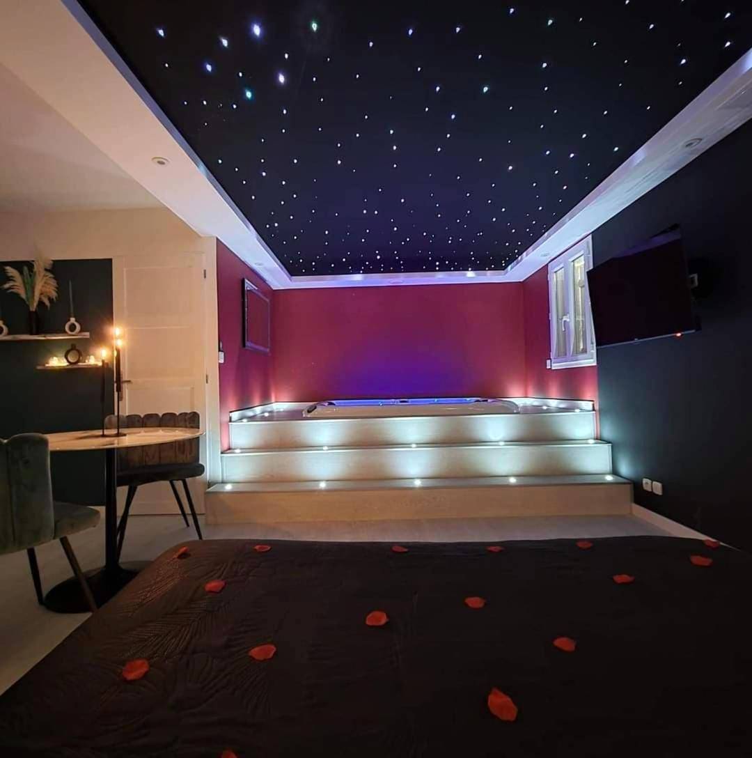 Vue interieure - Suite cristal LovingSpa avec jacuzzi privatif