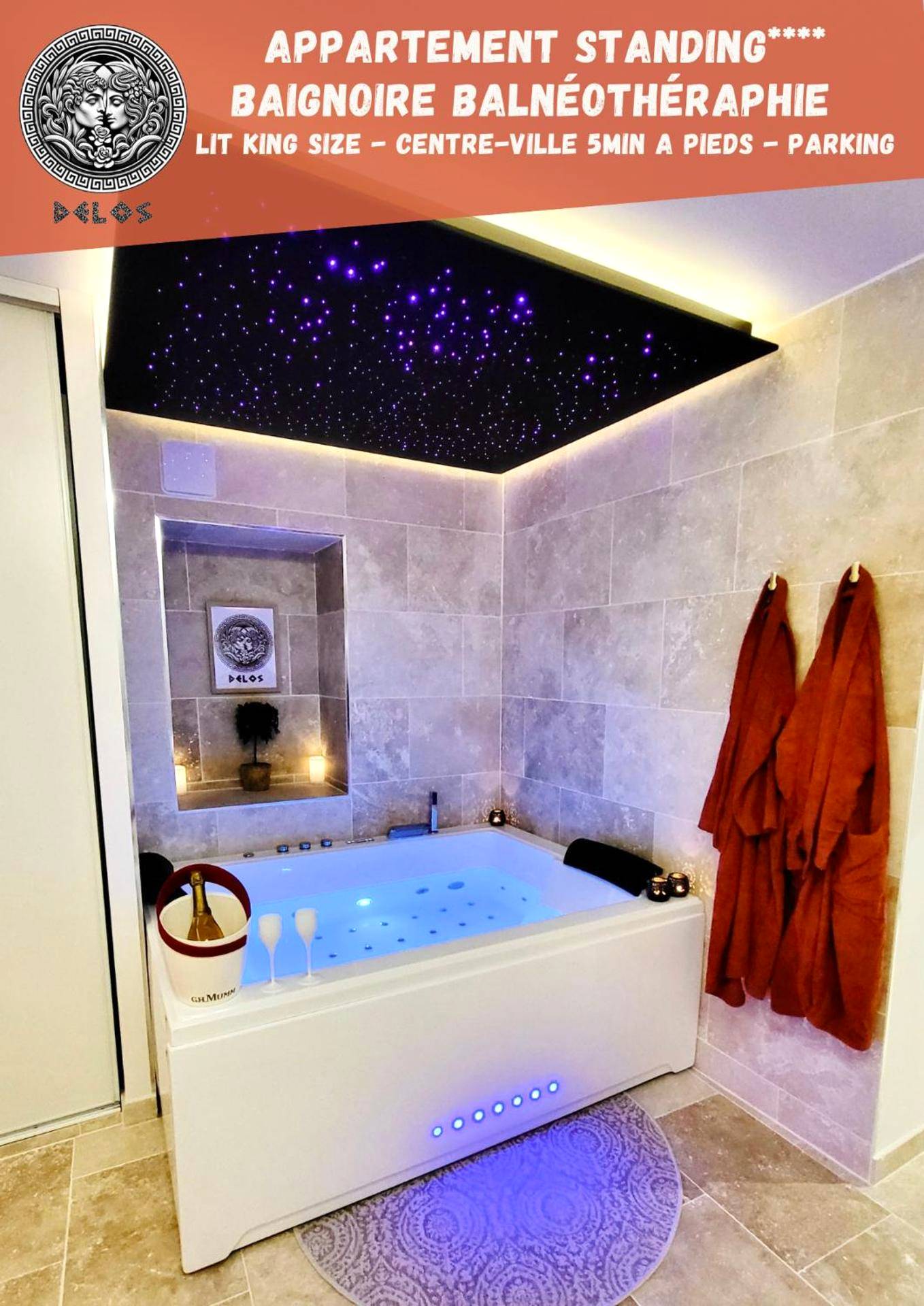 Baignoire balnéo avec ciel étoilé et peignoirs - Love Room Quimper -  - LA SUITE DELOS - JACUZZI 2 PLACES - CENTRE VILLE...