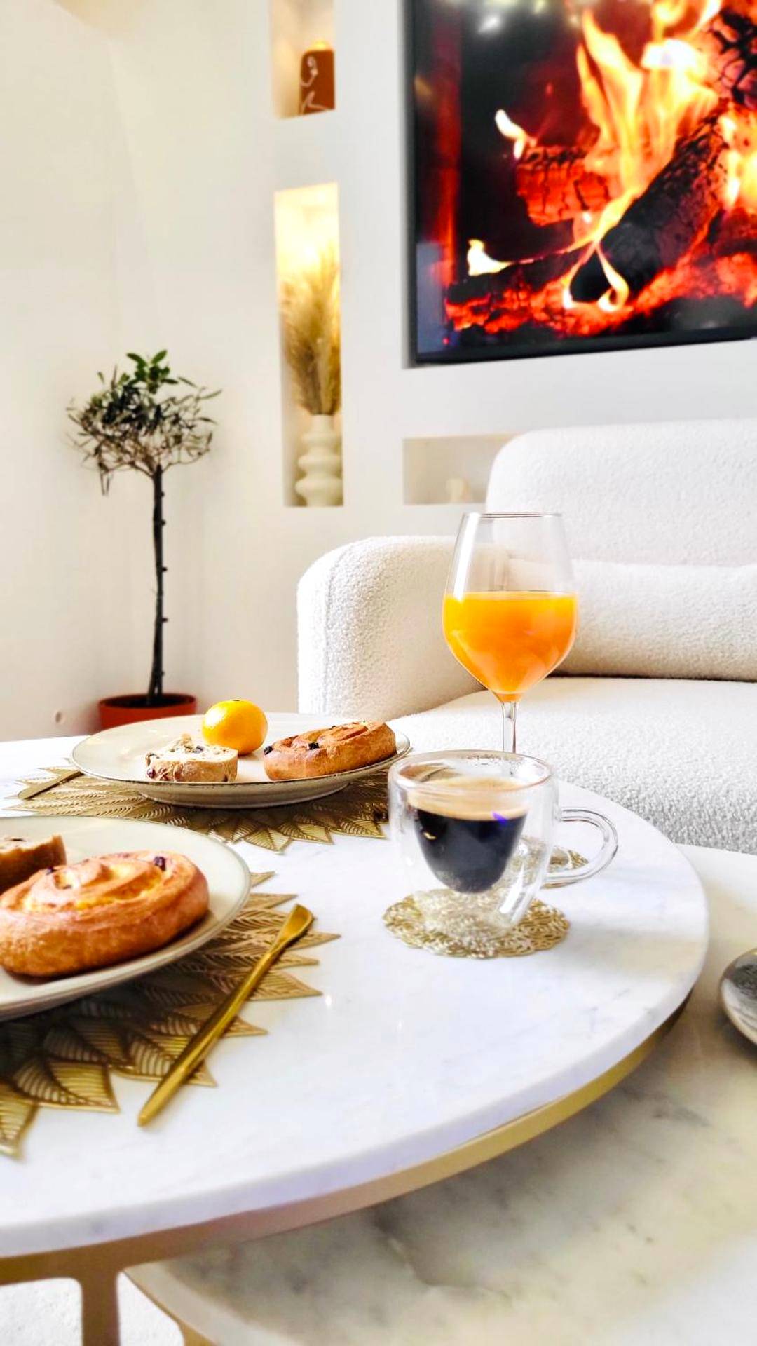 Photo - - LA SUITE DELOS - JACUZZI 2 PLACES - CENTRE VILLE A PIED - LIT QUEEN SIZE - PARKING PRIVÉE...