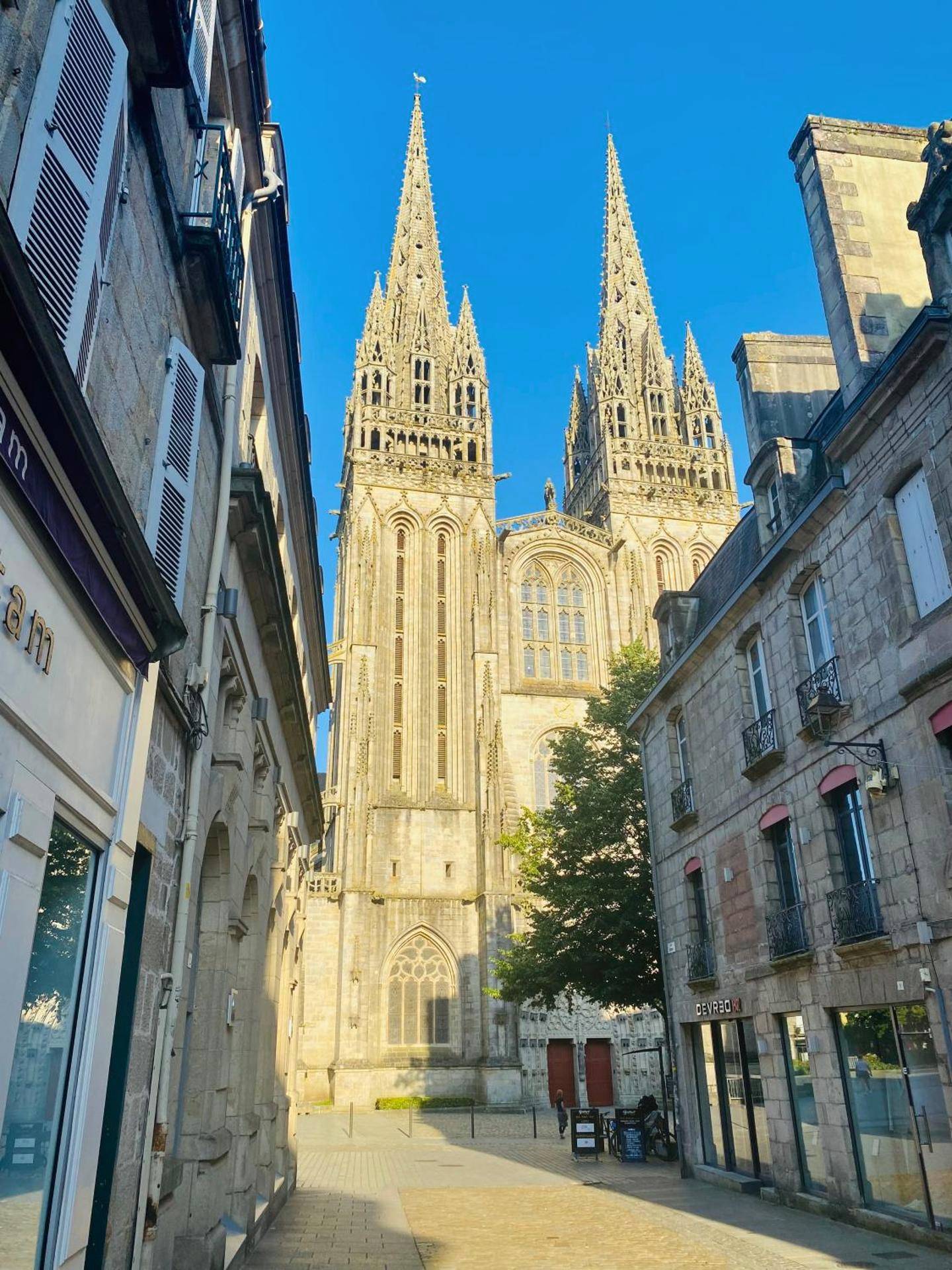 Photo - - LA SUITE DELOS - JACUZZI 2 PLACES - CENTRE VILLE A PIED - LIT QUEEN SIZE - PARKING PRIVÉE... - Quimper