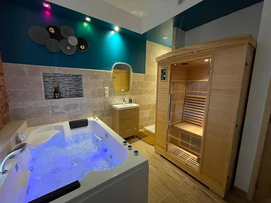 Vue principale - Love Room Chartrettes - Suite d'amour et détente jacuzzi, sauna et massage