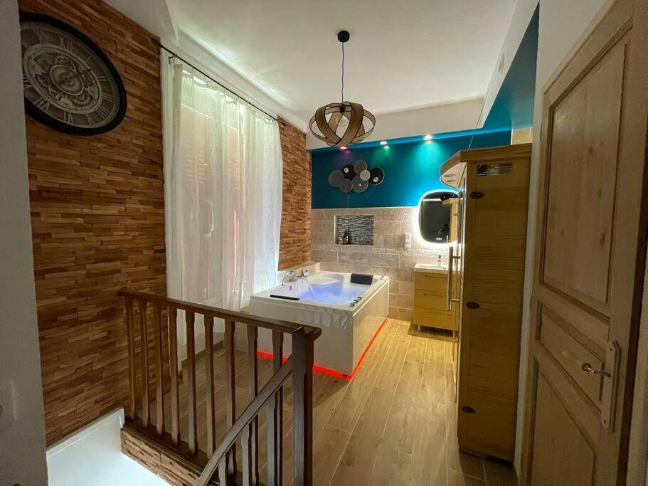 Detail du logement - Suite d'amour et détente jacuzzi, sauna et massage