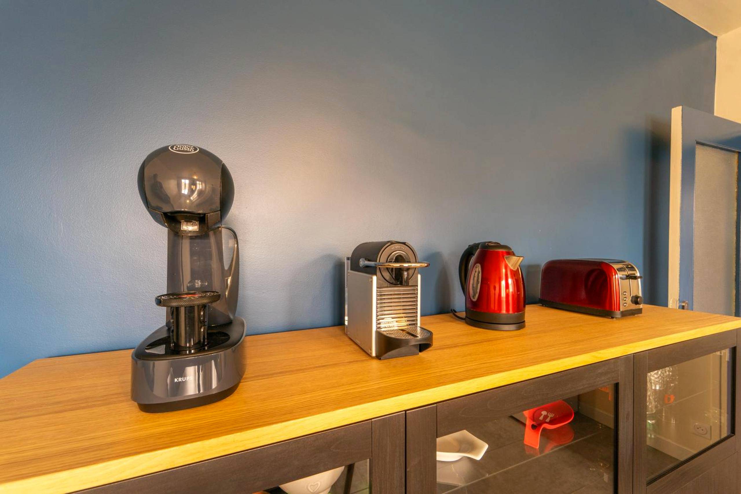 Espace café avec machines et grille - pain - Suite Eden - Love Room