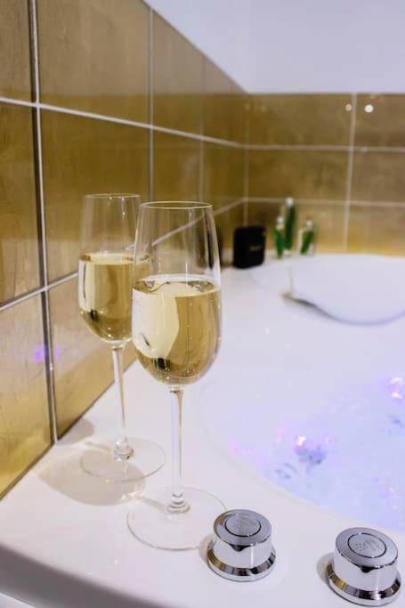 Photo du logement - Suite Émeraude - Jacuzzi - Saint - Étienne