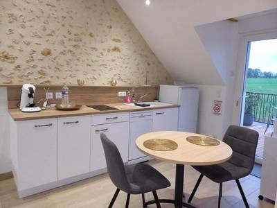 Cuisine équipée et coin repas pour deux - La Suite Etoilée - Balnéo privative