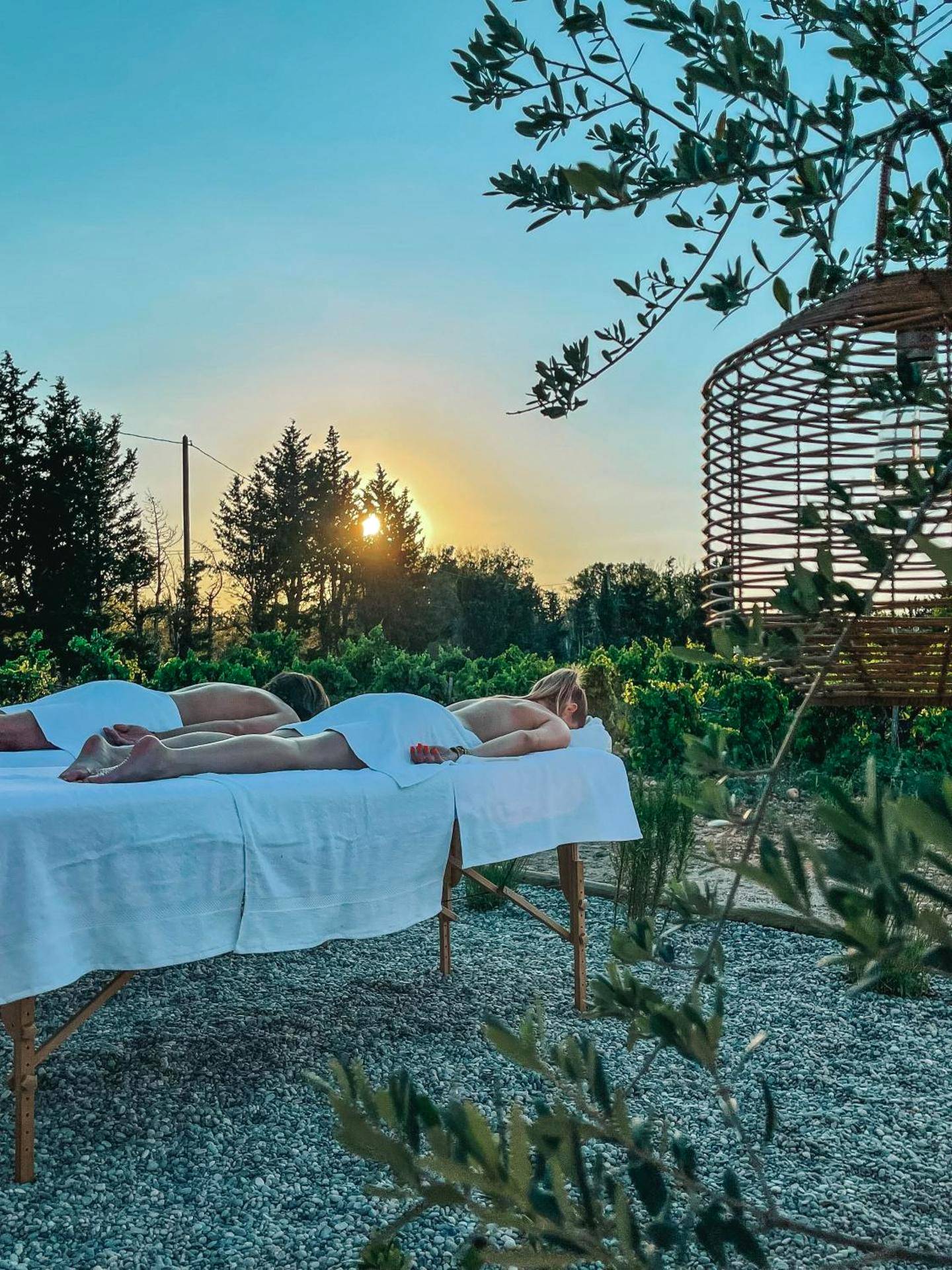 Massage en duo en extérieur au coucher du soleil - Suite évasion au cœur des vignes