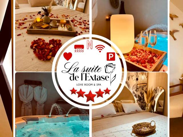 Lit double avec tête de lit arrondie et fresque - Love Room Puget - sur - Argens - LA SUITE DE L'EXTASE - LOVE ROOM -...