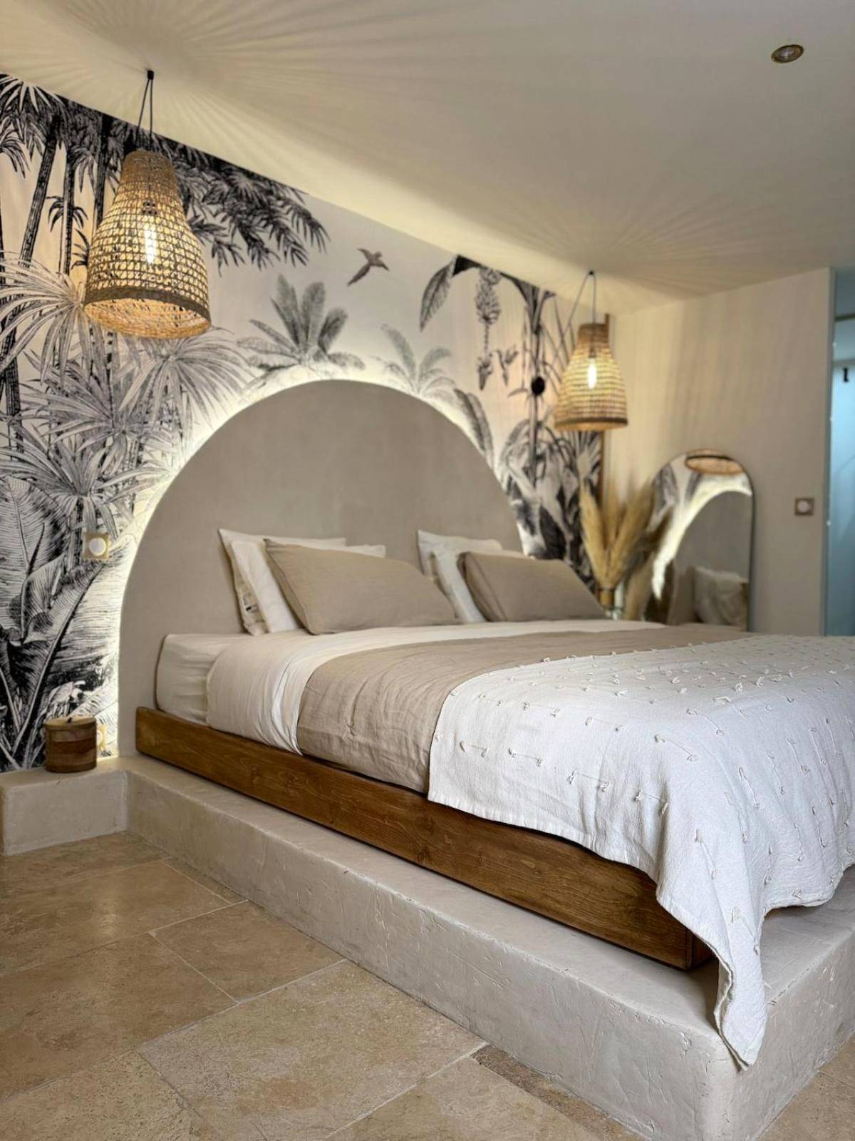 Photo - LA SUITE DE L'EXTASE - LOVE ROOM - Jacuzzi privé & Terrasse - Parking et Wifi Gratuit - ... - Puget - sur - Argens