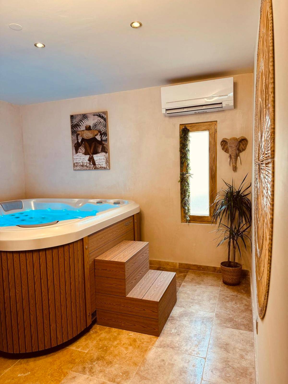 Photo - LA SUITE DE L'EXTASE - LOVE ROOM - Jacuzzi privé & Terrasse - Parking et Wifi Gratuit - ...