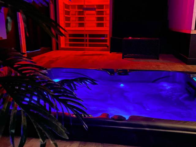 Vue principale - Love Room La Garde - La suite Grenoble spa jacuzzi et sauna privatif