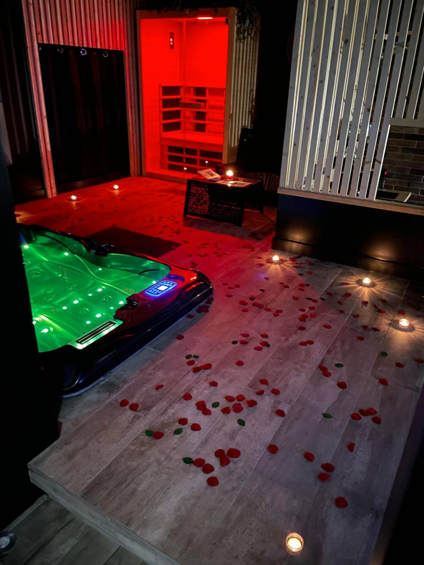 Photo du logement - La suite Grenoble spa jacuzzi et sauna privatif