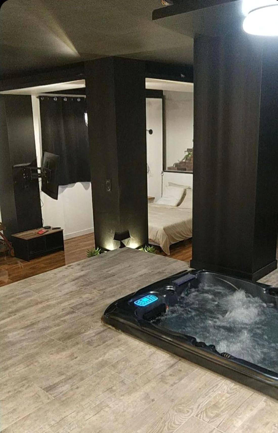 Autre vue interieure - La suite Grenoble spa jacuzzi et sauna privatif - La Garde