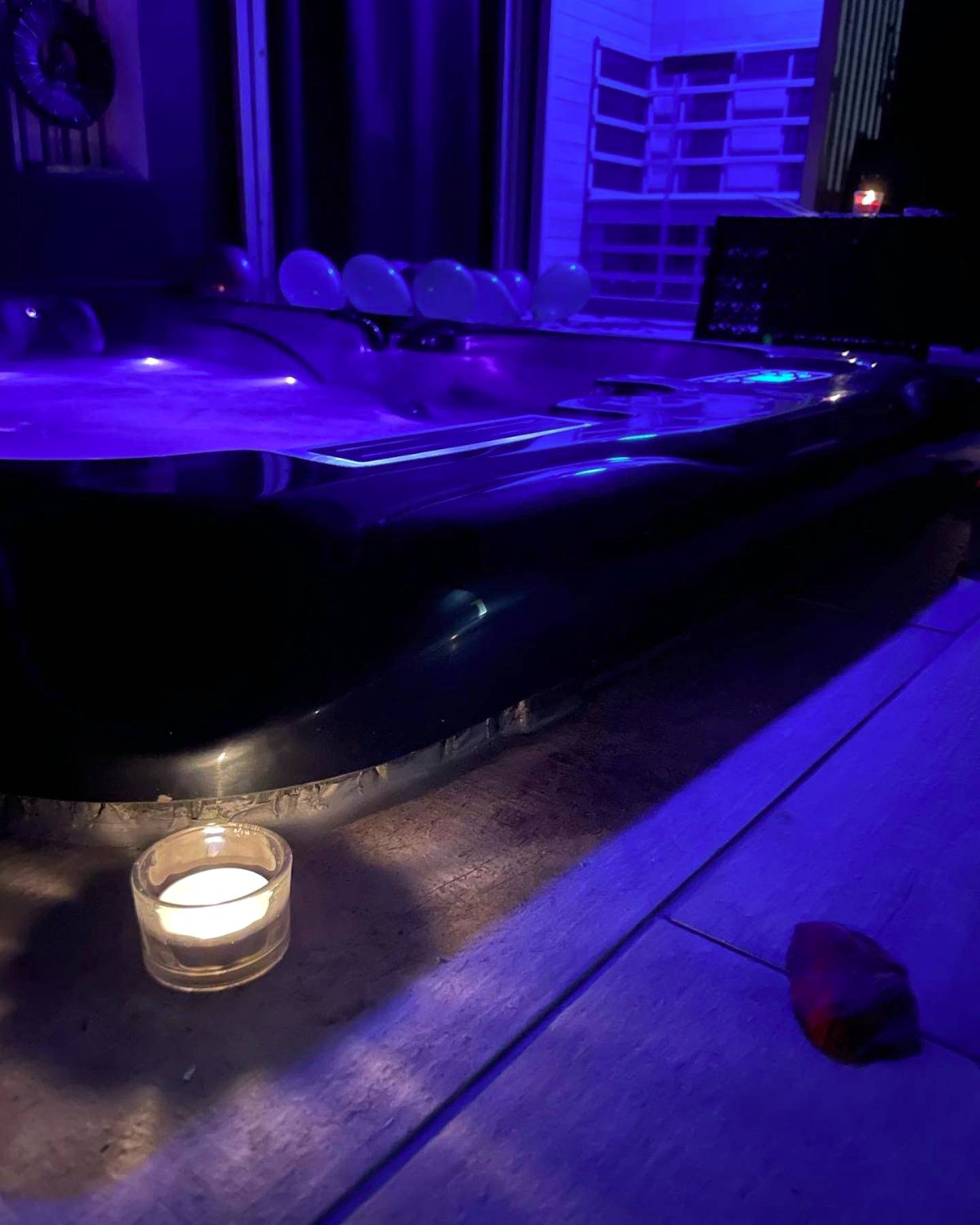 Photo du logement - La suite Grenoble spa jacuzzi et sauna privatif - La Garde