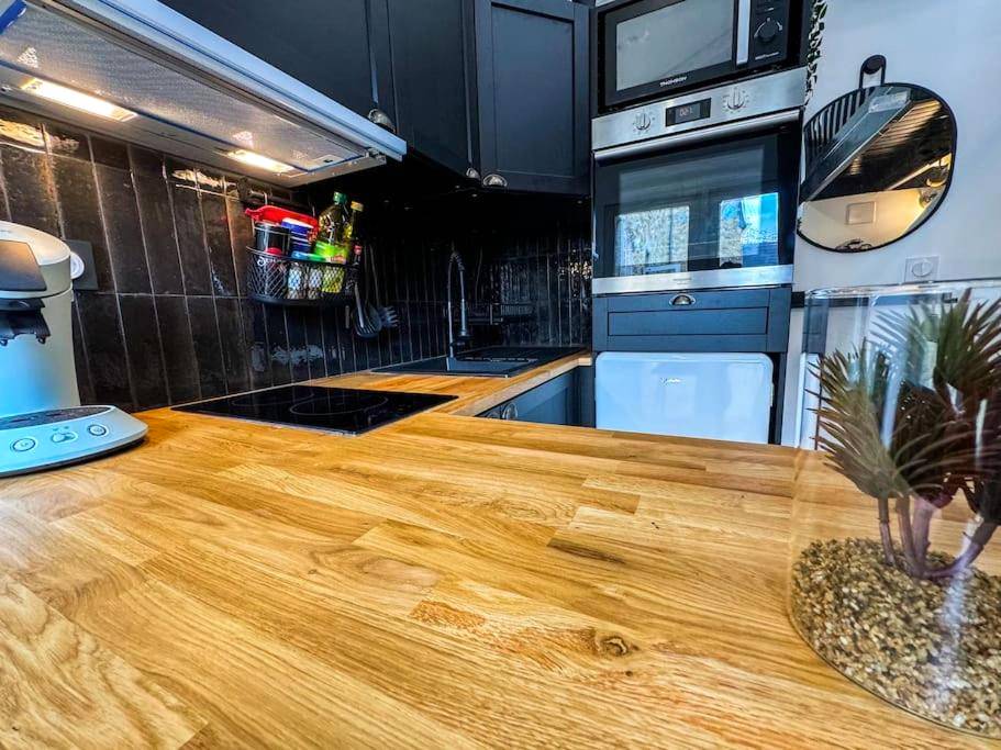 Photo du logement - Suite romantique JACUZZI privatif chauffé à 37 GARE