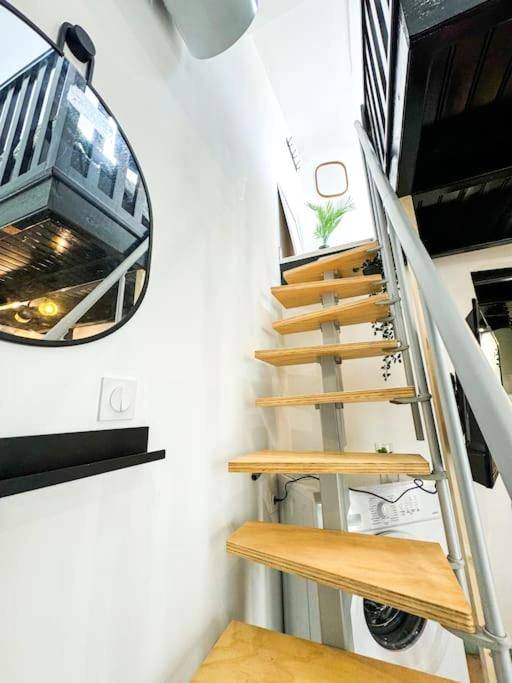 Photo du logement - Suite romantique JACUZZI privatif chauffé à 37 GARE