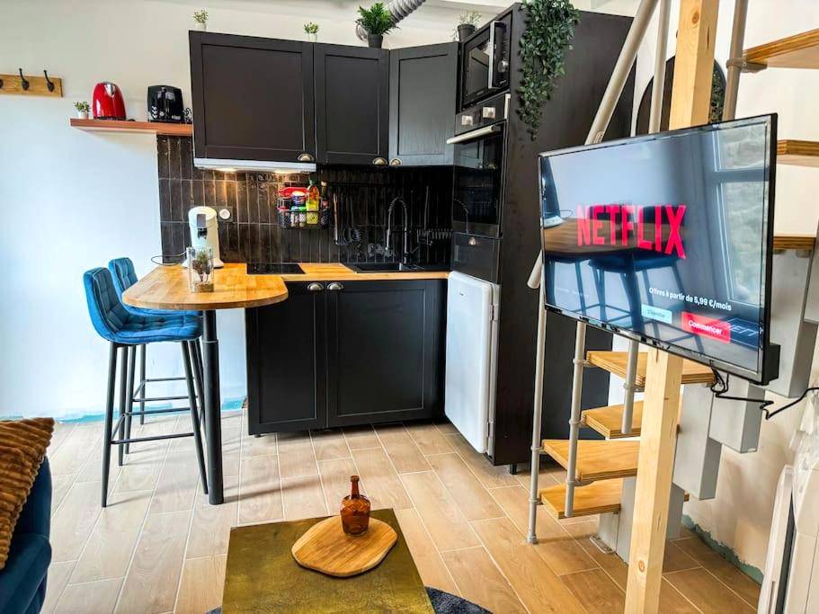 Photo du logement - Suite romantique JACUZZI privatif chauffé à 37 GARE