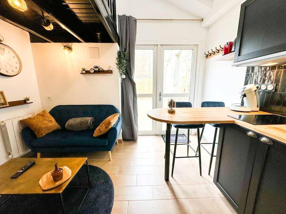 Photo du logement - Suite romantique JACUZZI privatif chauffé à 37 GARE