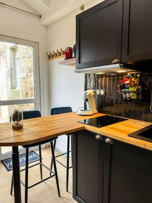 Photo du logement - Suite romantique JACUZZI privatif chauffé à 37 GARE - Guingamp