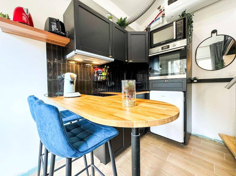 Photo du logement - Suite romantique JACUZZI privatif chauffé à 37 GARE