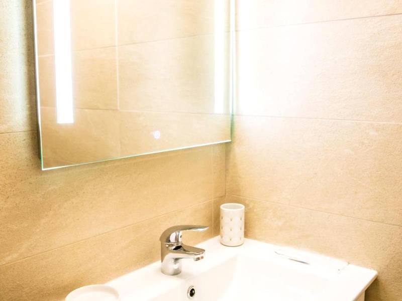 Photo du logement - Suite romantique avec Jacuzzi - Hypercentre, Place Jean Jaurès