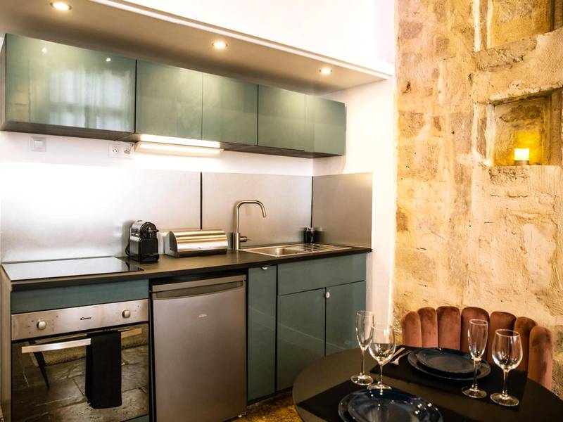 Photo du logement - Suite romantique avec Jacuzzi - Hypercentre, Place Jean Jaurès