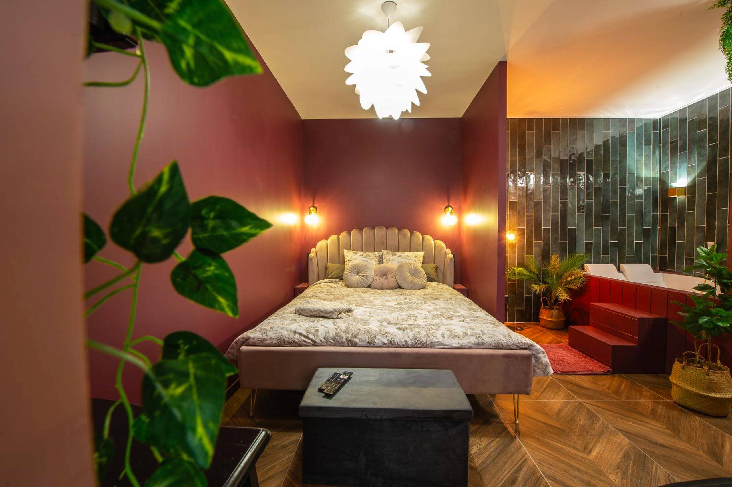 Chambre avec lit double et coin jacuzzi - Suite jacuzzi, chic romantique climatisé à 50 m du metro