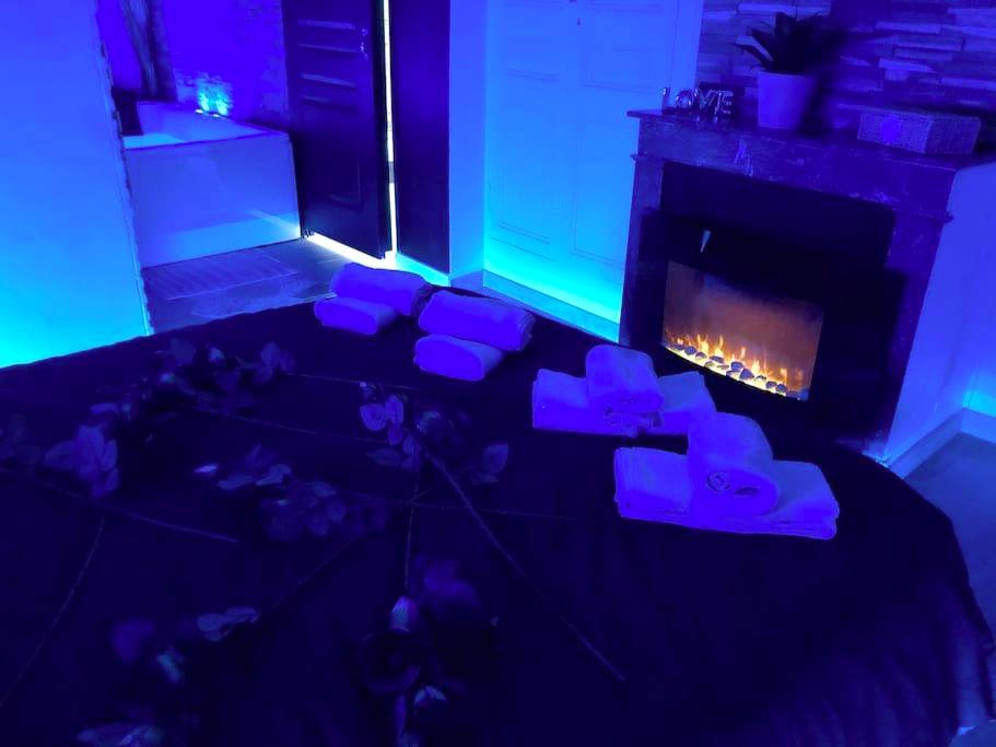 Photo du logement - La suite romantique Jacuzzi,parking gratuit,centre - Sens