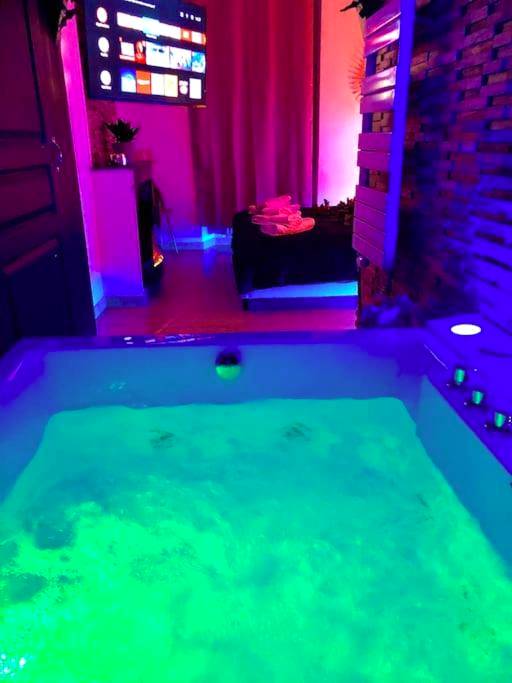 Photo du logement - La suite romantique Jacuzzi,parking gratuit,centre