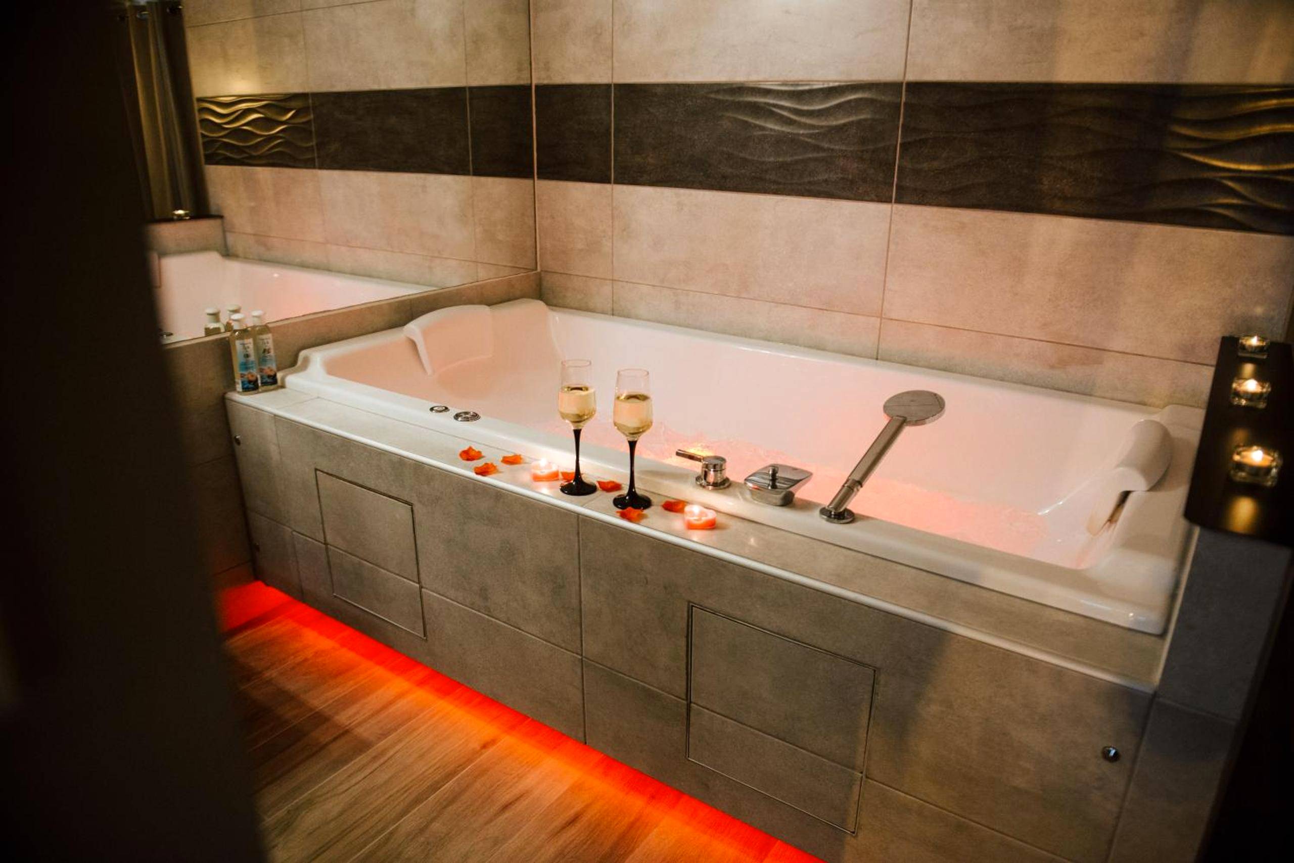 Photo du logement - La Suite Romantique avec Jacuzzi au Cœur de Perpignan
