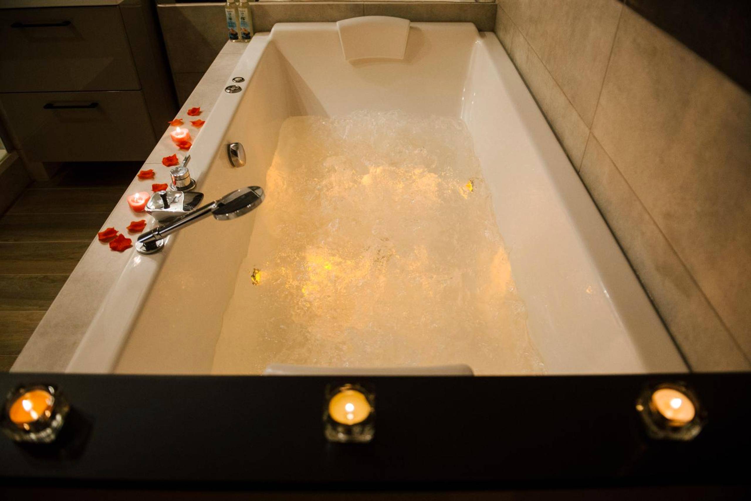 Photo du logement - La Suite Romantique avec Jacuzzi au Cœur de Perpignan
