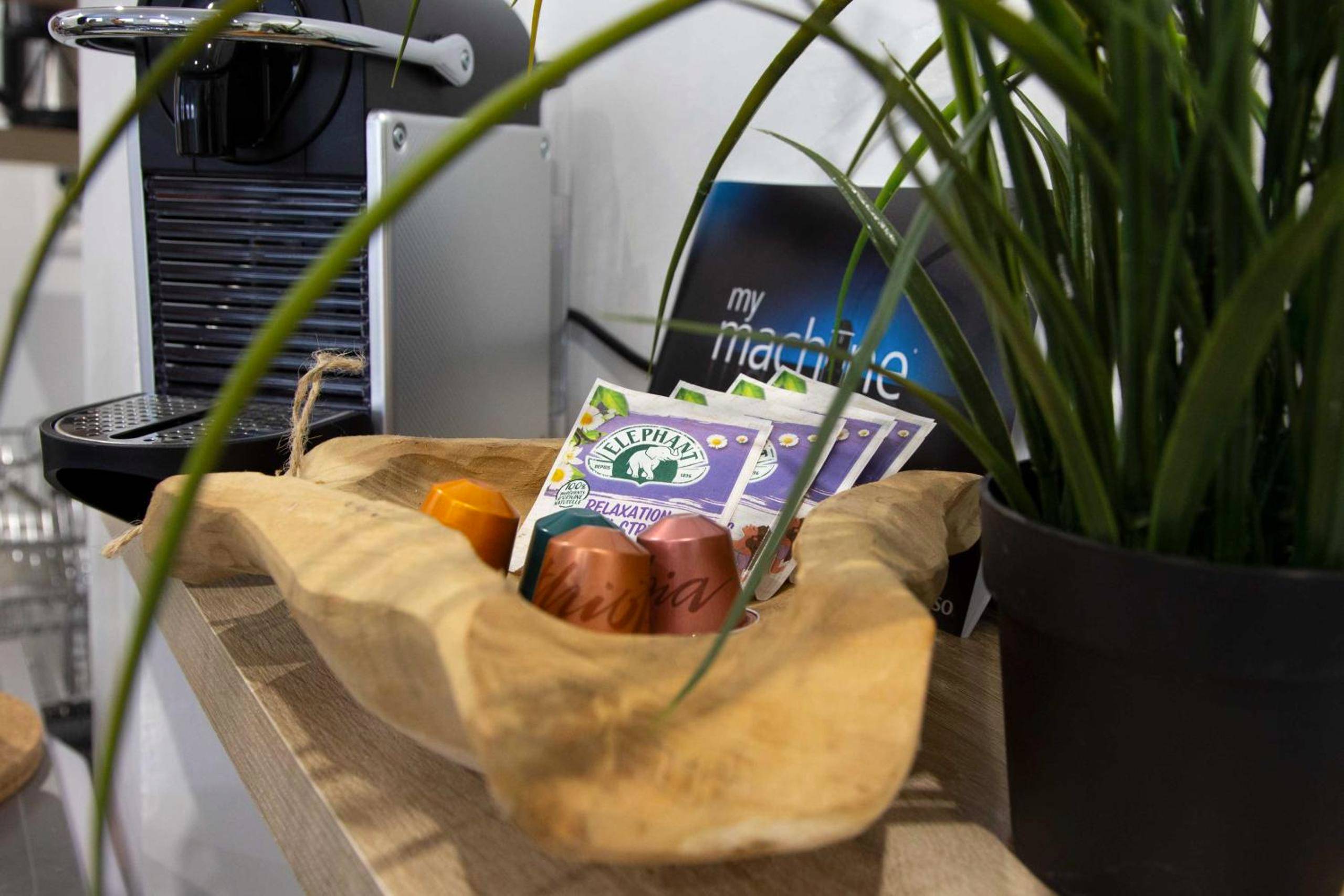 Machine à café et capsules de bienvenue - Suite Jacuzzi Privatif Plage Des Catalans