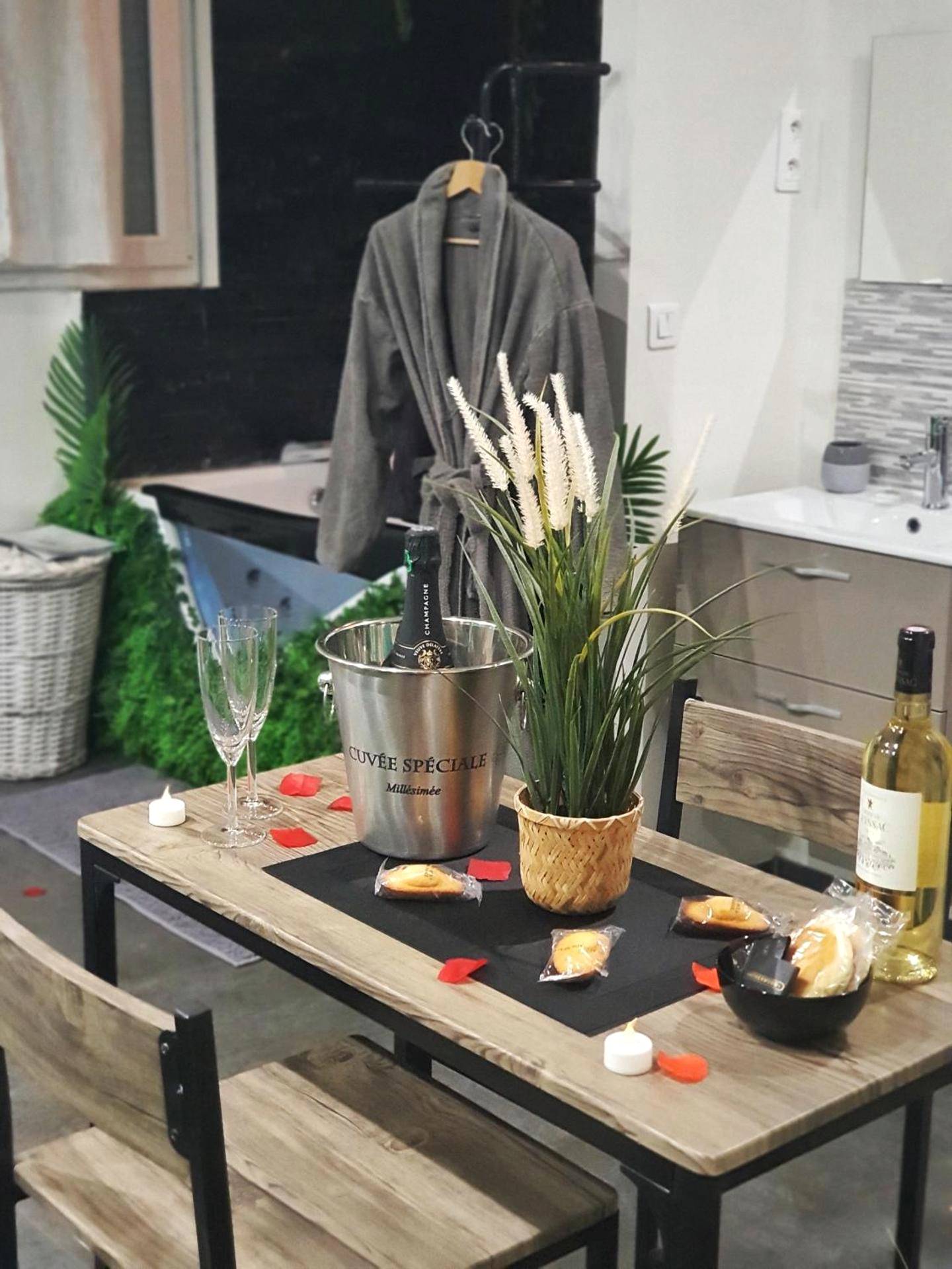 Photo du logement - Suite Jacuzzi Privatif Plage Des Catalans - Marseille