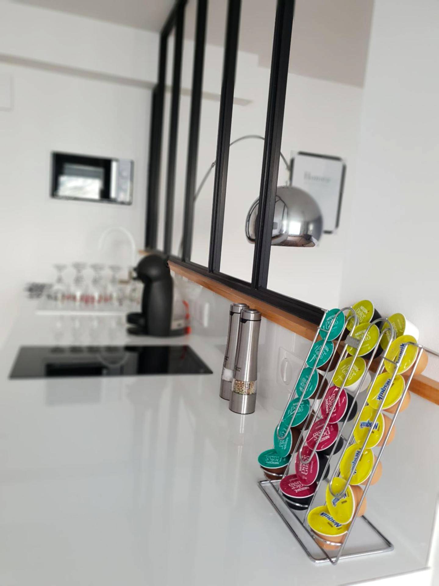 Cuisine équipée avec machine à café et capsules - Suite room jacuzzi sauna privatif illimité Clisson