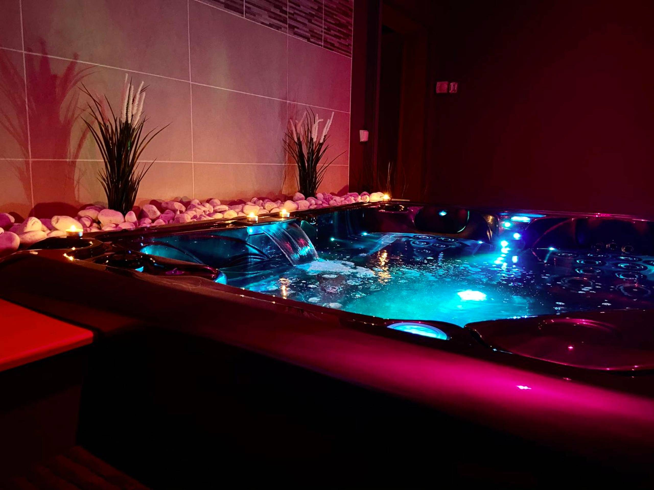 Photo du logement - Suite avec Jacuzzi et Sauna Privée - Évreux