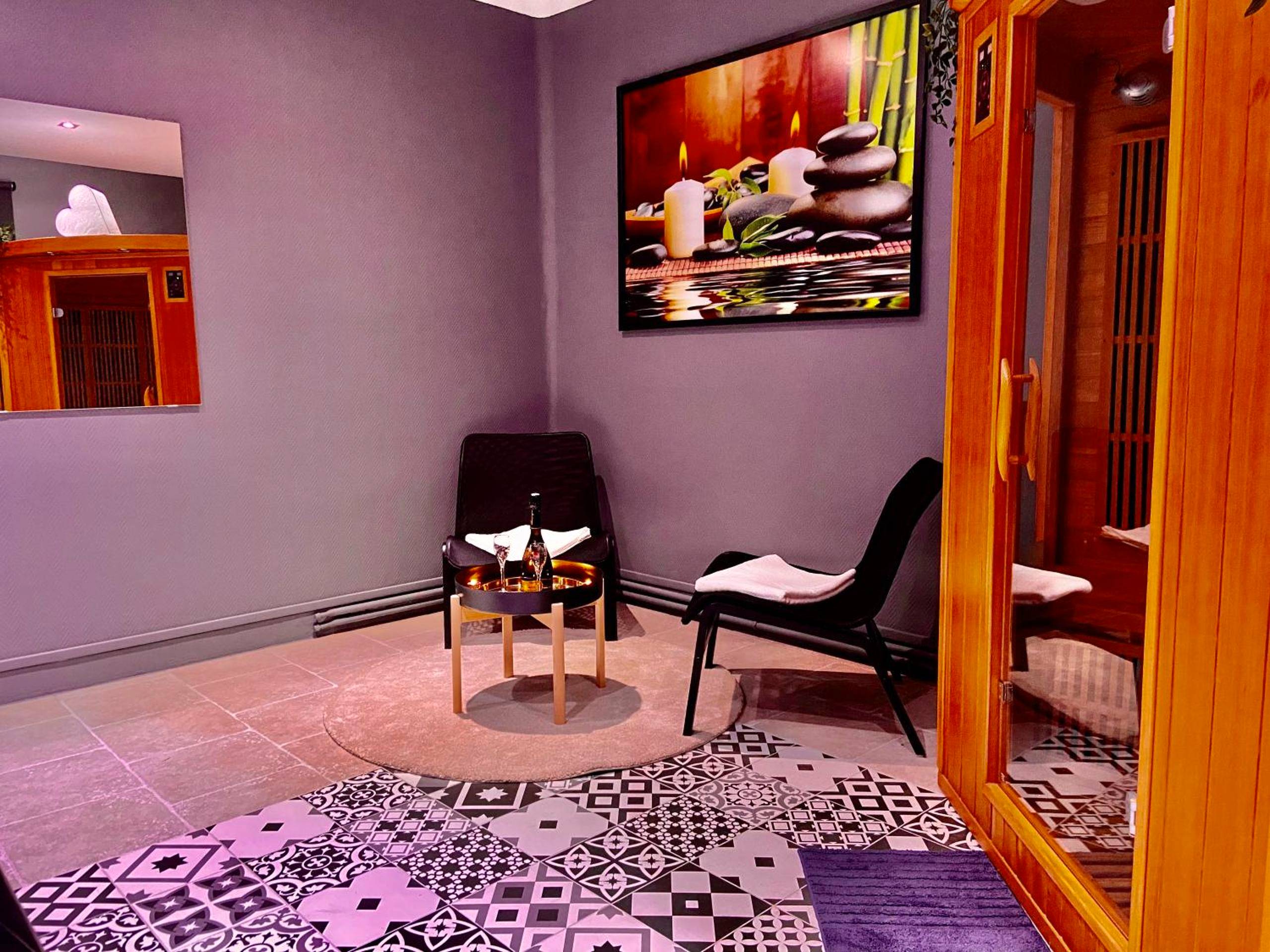 Photo du logement - Suite avec Jacuzzi et Sauna Privée - Évreux