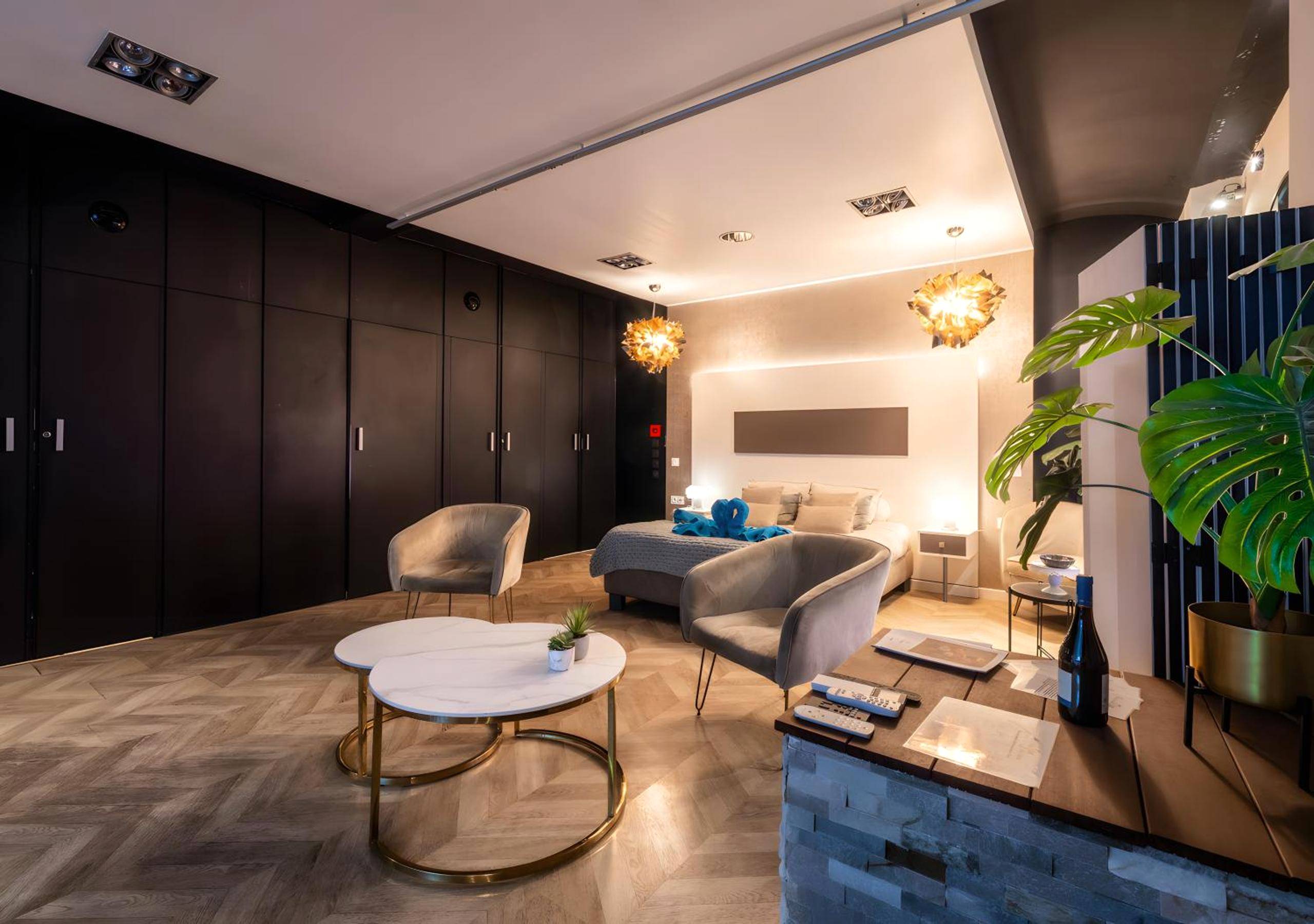 Vue principale - Love Room Nîmes - Suite toute équipée Jacuzzi privé